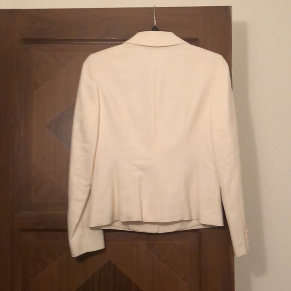 Women’s white suit. Perfect for work or wedding - Picture 2 of 6